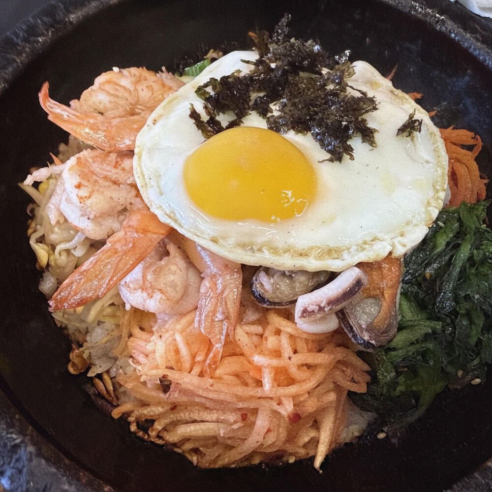 16. SEAFOOD DOLSOT > MIXED VEGGIES OVER RICE WITH MIXED SEAFOOD 